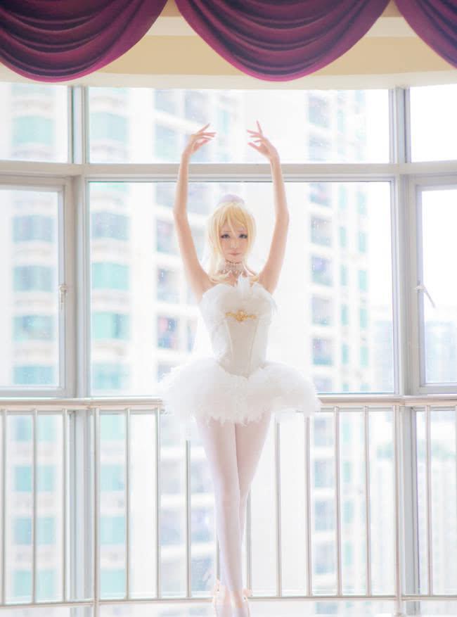 跳芭蕾舞的白丝长腿小姐姐，网友：这腿真是太漂亮了(4)