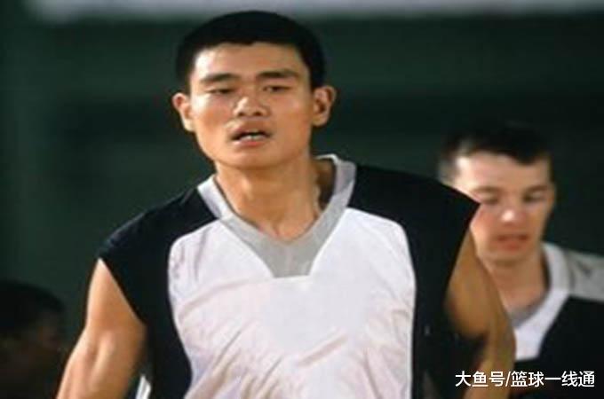 中国男篮19岁以前谁的名气最大？姚明落选，王哲林上榜，第一无悬念(1)