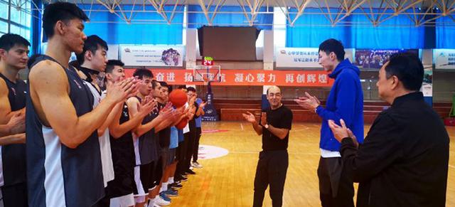 新疆欢迎周琦回归：国家队与NBA历程让其有更清晰认知(1)
