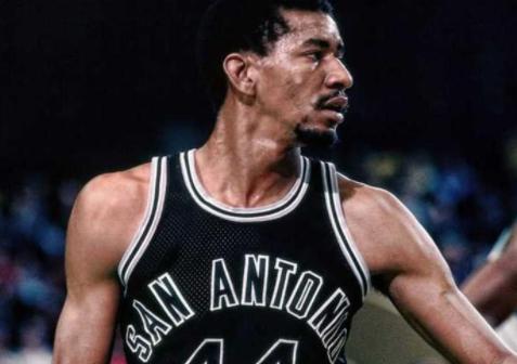 NBA历史上只有三个人30岁后拿到过“得分王”：“乔丹”上榜(4)