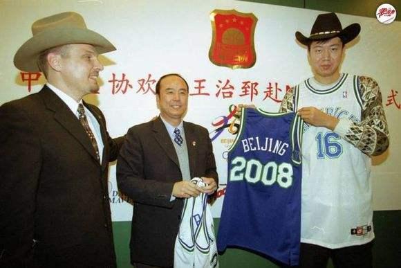 承认改年龄的中国球员！王治郅为NBA付出一切，但还是毁于一旦(3)