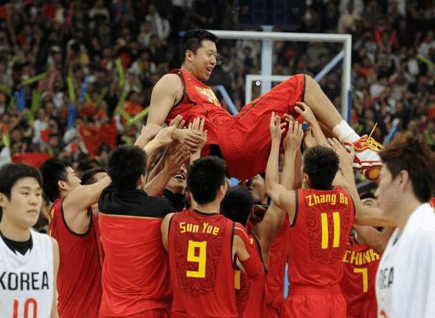 承认改年龄的中国球员！王治郅为NBA付出一切，但还是毁于一旦(6)