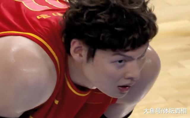 冠军相！中国男篮三节领先美国男篮20分，王哲林21+9统治比赛(4)