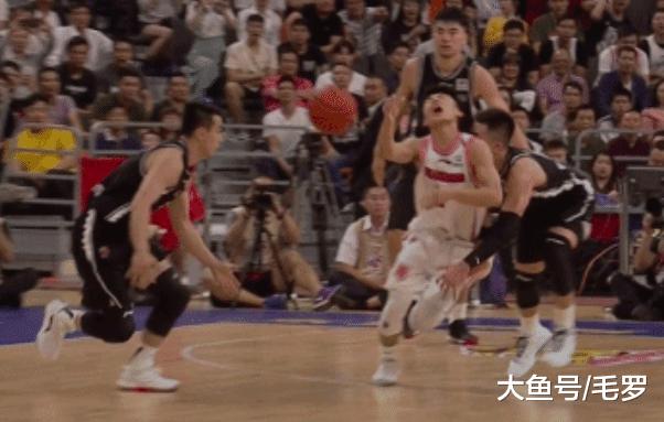 郭艾伦最后77秒致命失误，赵继伟全场4分，中国男篮主力后卫让人绝望，靠他们能打世界杯奥运会吗？(2)