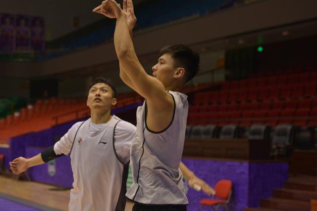 山东男篮发挥出色不包括陈培东和侯沛佐等曾经打出过高光表现的年轻球员。