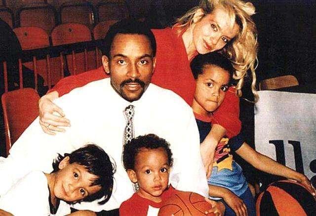 NBA球星的小时候照片，有人从小屌丝，有人呆萌可爱(28)