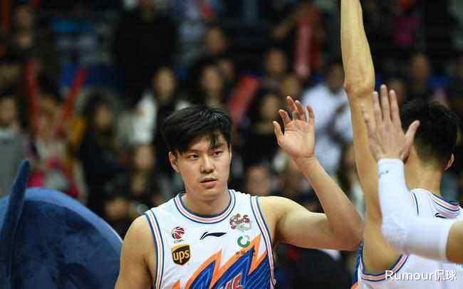 上海男篮球员董瀚麟本赛季每次得分都会向公益事业捐款