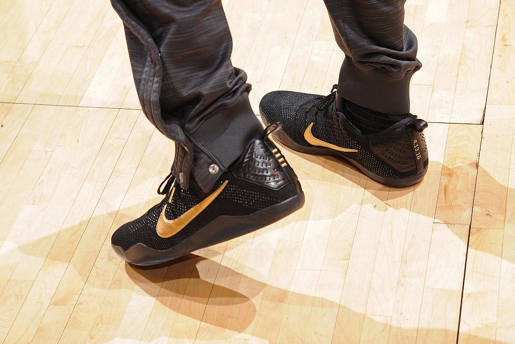 今日球鞋: 科比最后一战上脚Nike Kobe 11 黑曼巴配色(3)