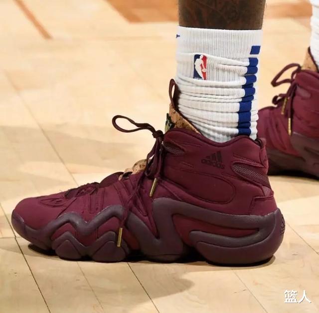 NBA球员上脚：鹈鹕双少穿科比战靴，戈登的361度球鞋！(19)