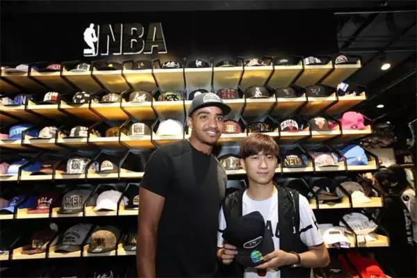 开一家nba服装店 如何让NBA更深入中国人的生活(2)