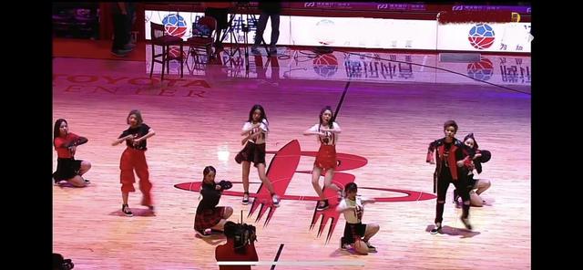 火箭少女参加nba 火箭少女成首个在NBA表演的中国女团(13)