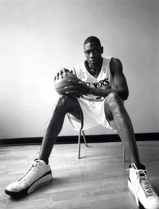 nba球员的背心有多长 NBA球员的球鞋有多大(8)