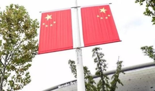 上海哪有nba海报 上海今日已经拆除中国赛海报改成挂国旗(4)