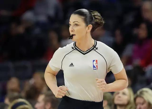 nba女裁判被袭胸部 NBA现役唯一女裁判(1)