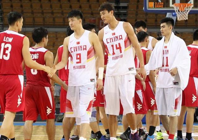 nba前两年中国小将黄 中国17岁篮球小将惊艳NBA训练营(3)