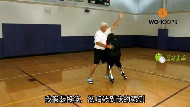 nba篮下教学 篮球教学—必备的篮下进攻方式(2)