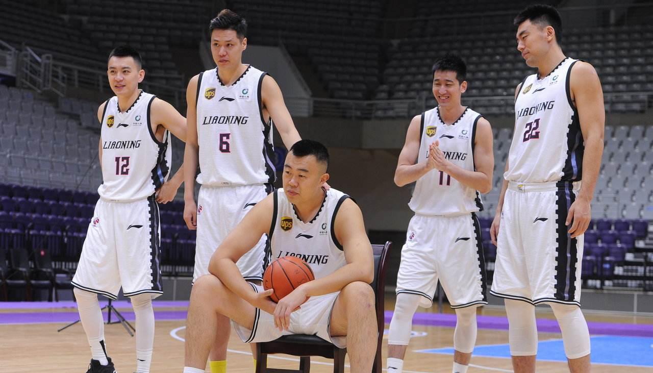 辽篮球迷拍下广东男篮公益的签名球衣，并且提到高诗岩，一起看看(5)