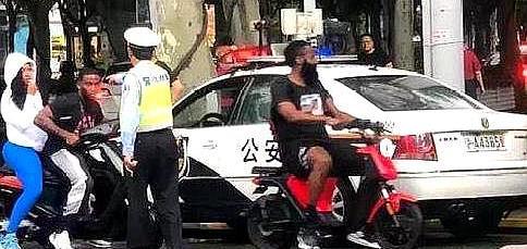 NBA球星的特殊座驾：韦德化身收破烂大爷，哈登爱车被交警拘留(7)