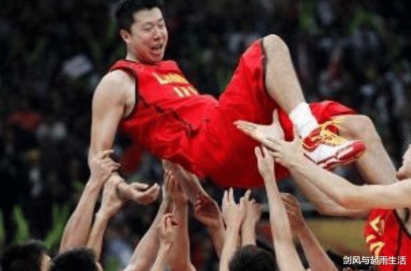 中国入NBA第一人，因往事“太心累”，称不会让美籍儿子打篮球(2)