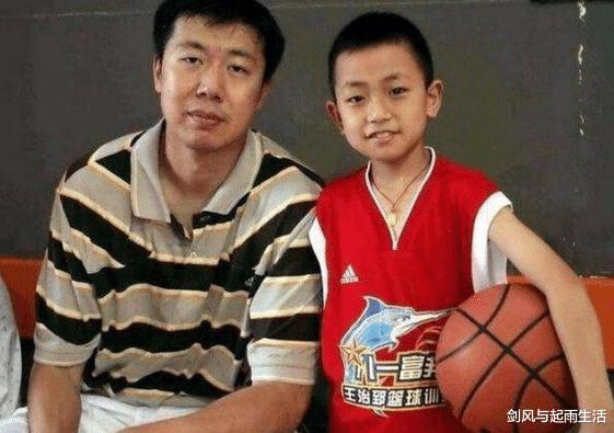 中国入NBA第一人，因往事“太心累”，称不会让美籍儿子打篮球(7)