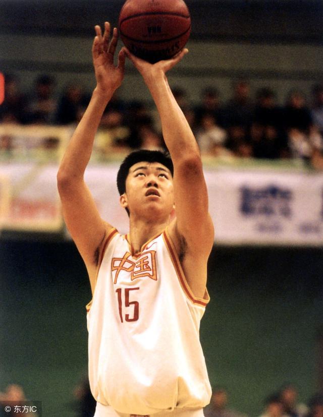 第一登录nba 第一个登录NBA的中国球员(1)