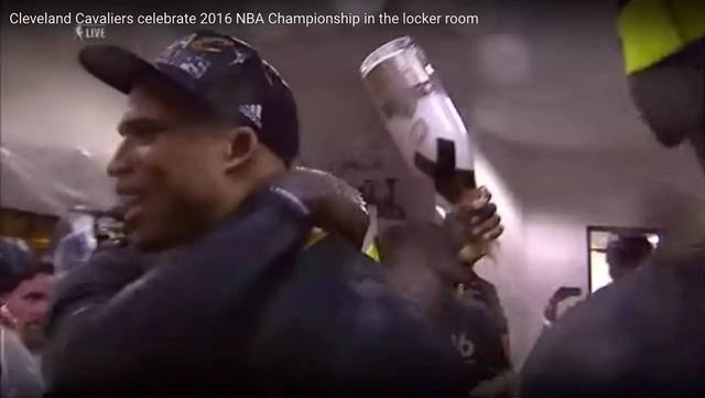 nba总冠军香槟多少钱 每年NBA总冠军喷洒的香槟(2)