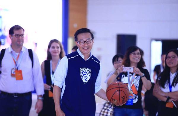 nba亚洲老板 NBA有了首位华裔老板(1)