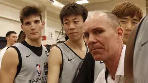 他在美国nba打球 这位在美国打球的高中生或许才是下一个进军NBA的中国人(2)