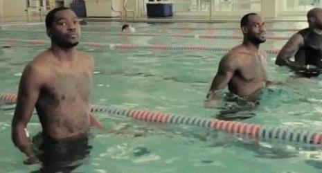 nba泳池训练 NBA巨人在泳池都啥样(1)