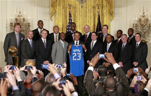 奥巴马同nba公牛队白宫合照 奥巴马将最后一次白宫接见NBA总冠军(2)