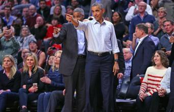 奥巴马同nba公牛队白宫合照 奥巴马将最后一次白宫接见NBA总冠军(11)