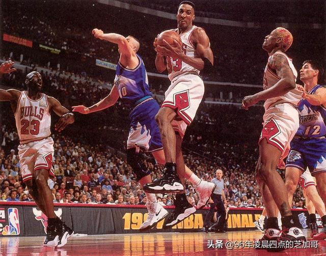 97nba总决赛 1997年NBA总决赛第一场——完美的压哨绝杀(5)