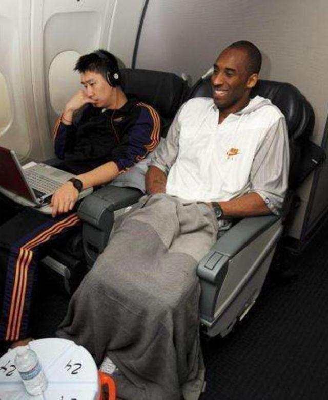 nba球员天天坐飞机 NBA球员坐飞机时都会干啥(4)
