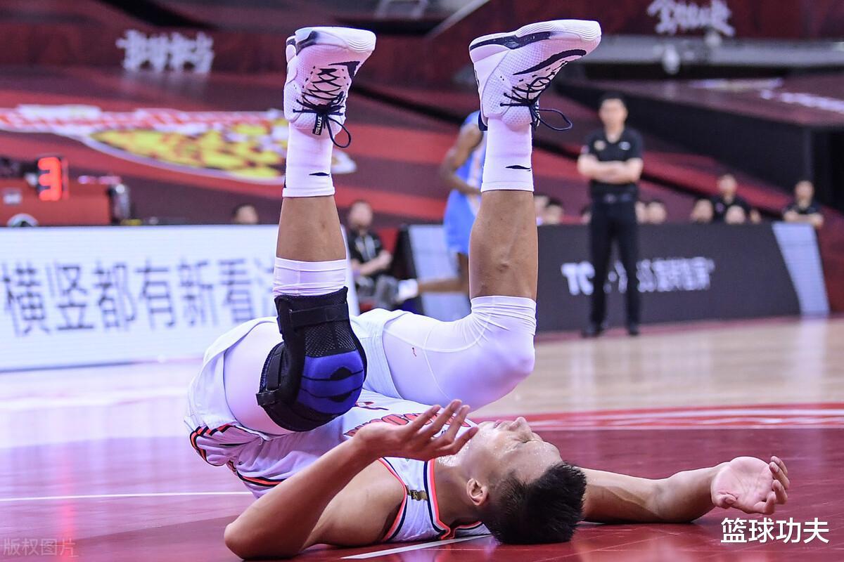 耻辱！CBA再现业余一幕 易建联却笑了啊！姚明，中国篮球的未来在何方？(1)