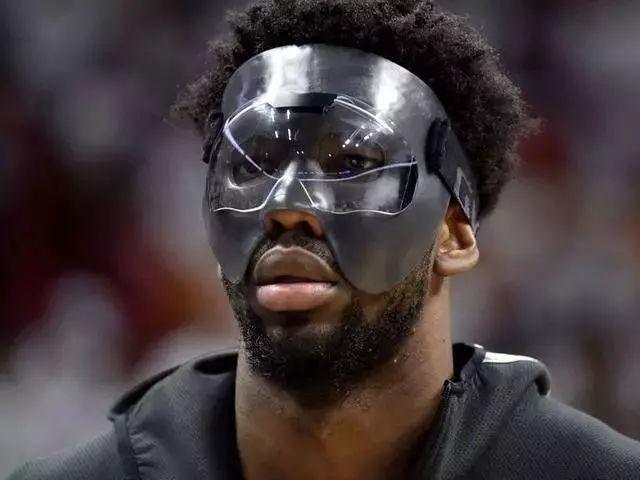 nba球员比赛时戴的面具 NBA球星戴面具都啥样(2)