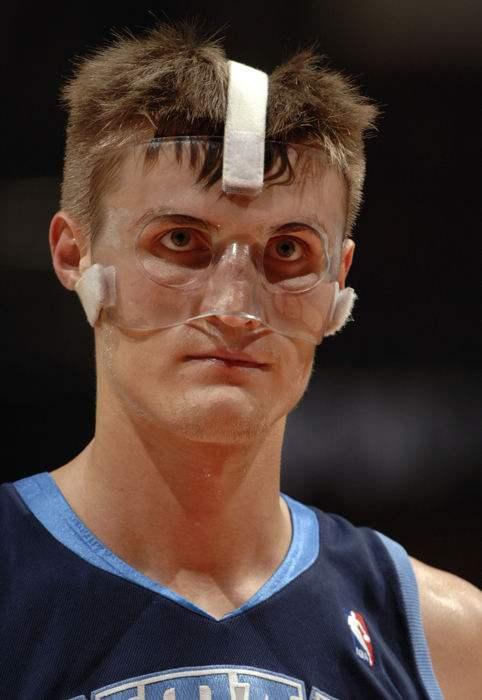 nba球员比赛时戴的面具 NBA球星戴面具都啥样(5)