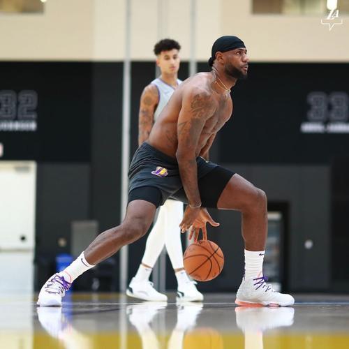 nba为什么腿长 为什么NBA球员大多粗胳膊细腿(9)