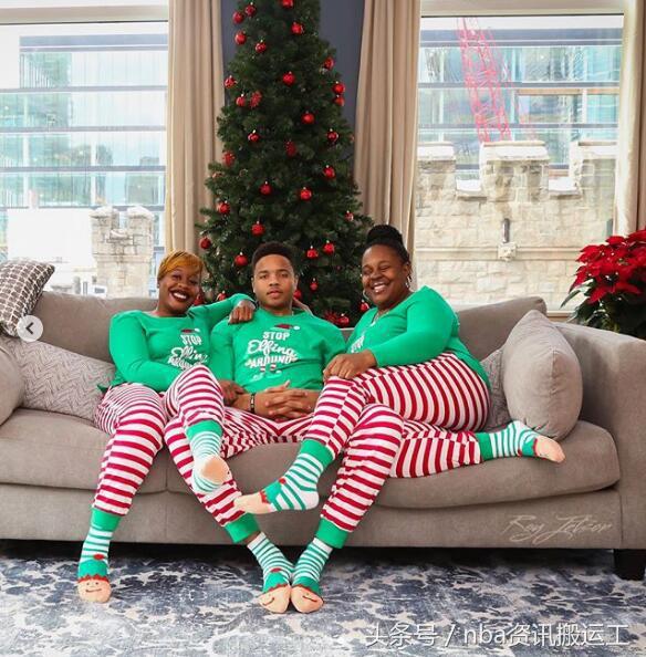 nba球星家装图 NBA众球星发布圣诞装扮家庭照(5)