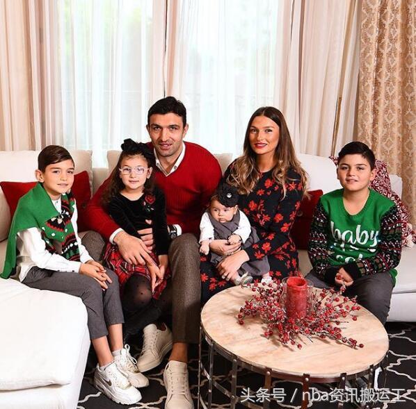 nba球星家装图 NBA众球星发布圣诞装扮家庭照(6)