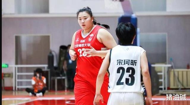 女版奥尼尔还是女版韩德君？220斤的她，能否成为中国女篮主力？(3)