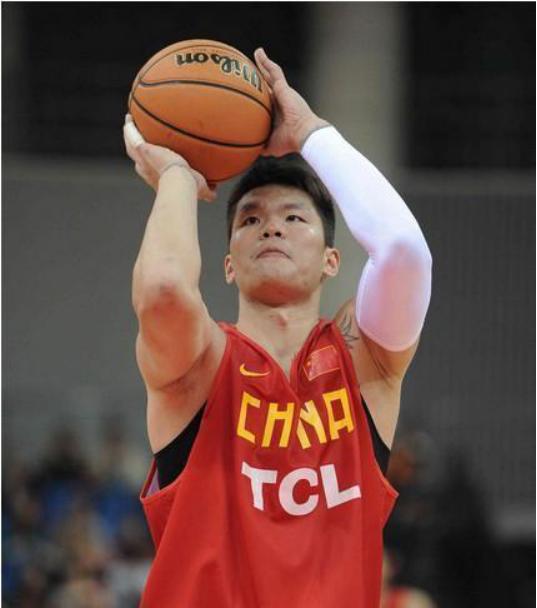 如果全在巅峰期的话，中国男篮历史上最强的五人组应该是哪五位？(4)