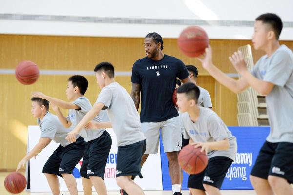 nba夏日狂热 NBA的中国“夏日狂欢”玩得炉火纯青(5)