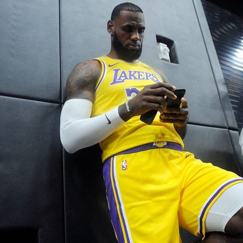 nba球星都用什么手机 看看NBA球员都用什么手机(3)