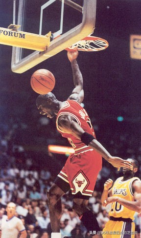 1991年nba东部总决赛 1991年NBA总决赛第一场——遗憾的绝杀(6)