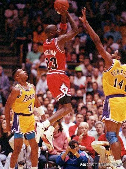 1991年nba东部总决赛 1991年NBA总决赛第一场——遗憾的绝杀(8)