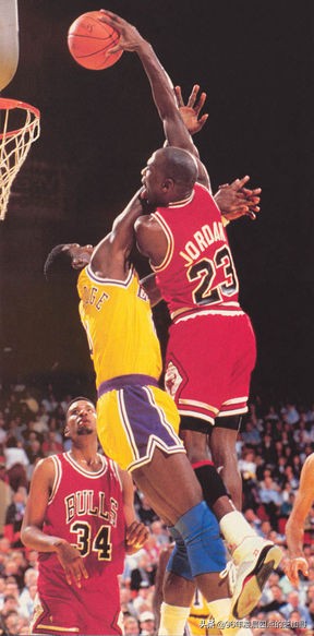 1991年nba东部总决赛 1991年NBA总决赛第一场——遗憾的绝杀(9)