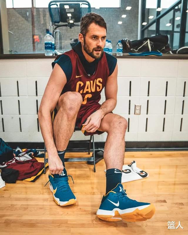 NBA球员上脚：威少4代新配色曝光，2020年十大球鞋来了(9)