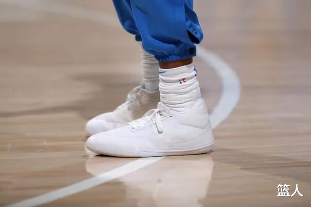 NBA球员上脚：麦科勒姆的闪击7很骚，NB新款篮球鞋来了(3)