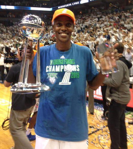摩尔 wnba 常规赛mvp 摩尔率队夺得WNBA总冠军(3)