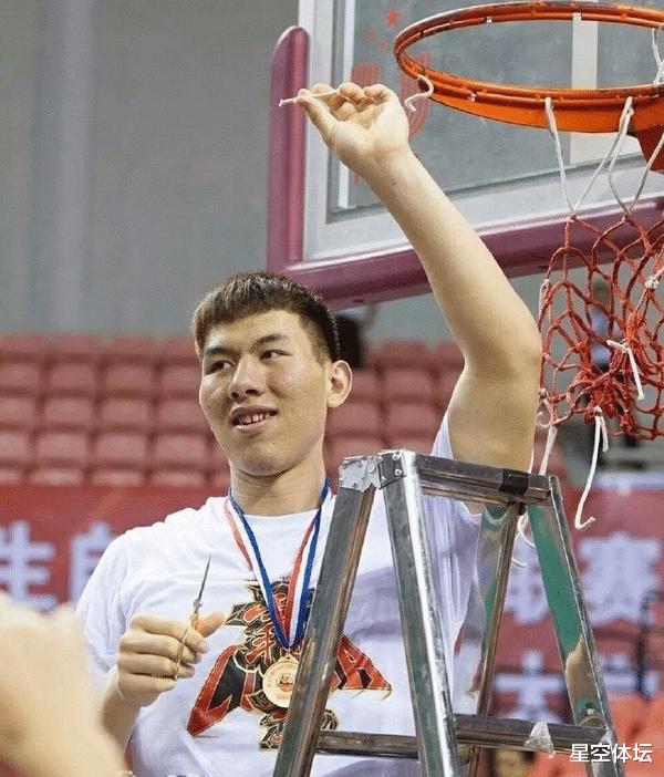 中国男篮巨人，身体素质不输奥尼尔，如今成人生赢家年入百万(4)